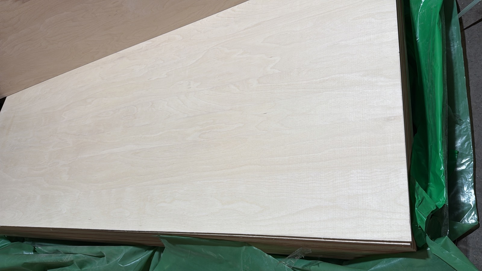 Beech plywood grade E face — raw mill-floor beech surface