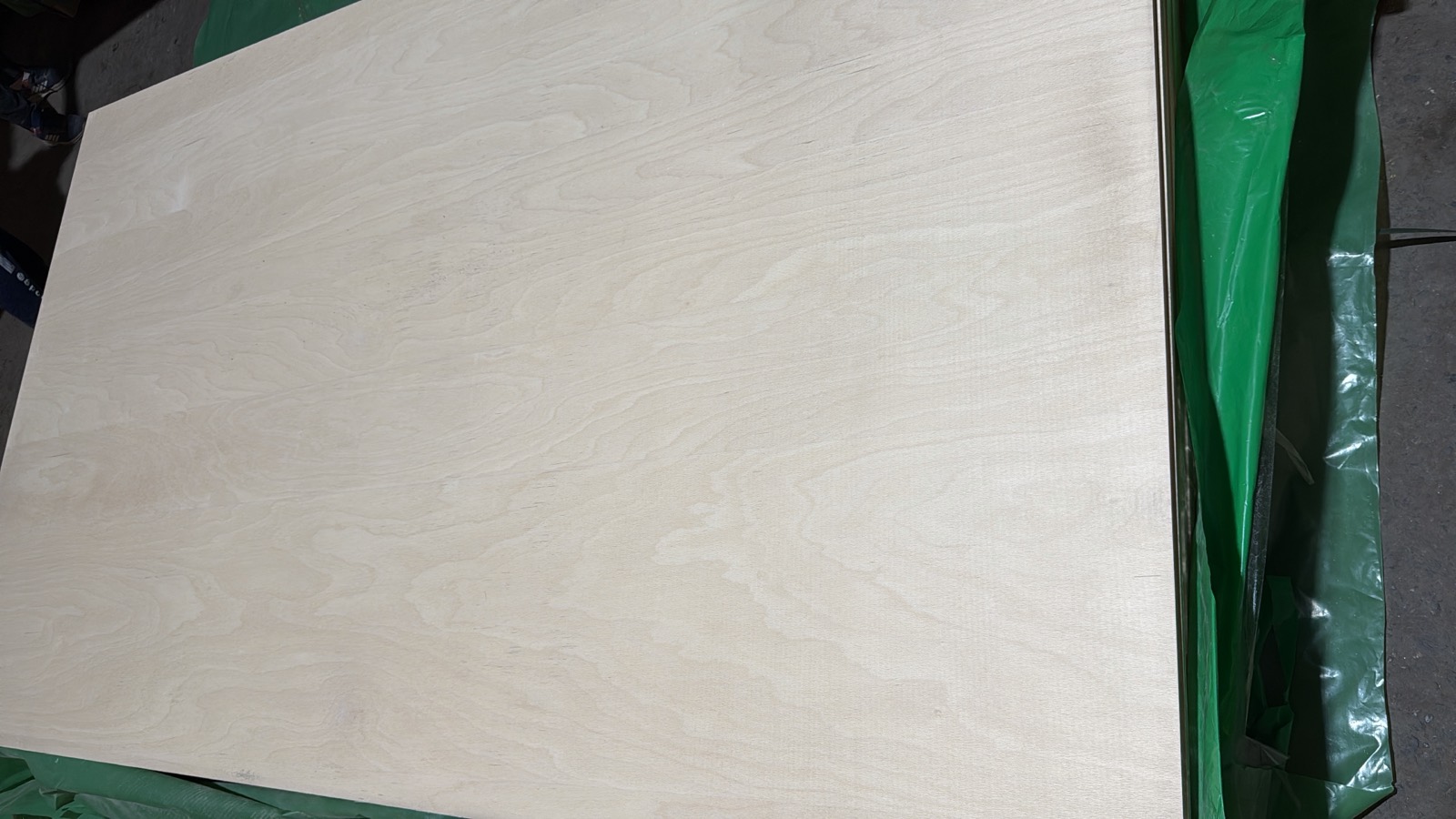 Beech plywood grade I face — uniform color, no defects
